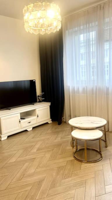 B&W Luxurious Apartment In The Heart Of Wrocław Eksteriør billede